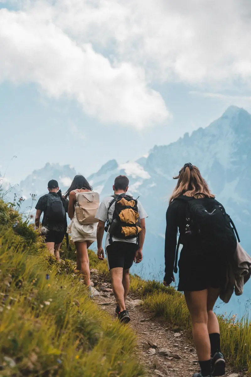 Gruppo di escursionisti in montagna